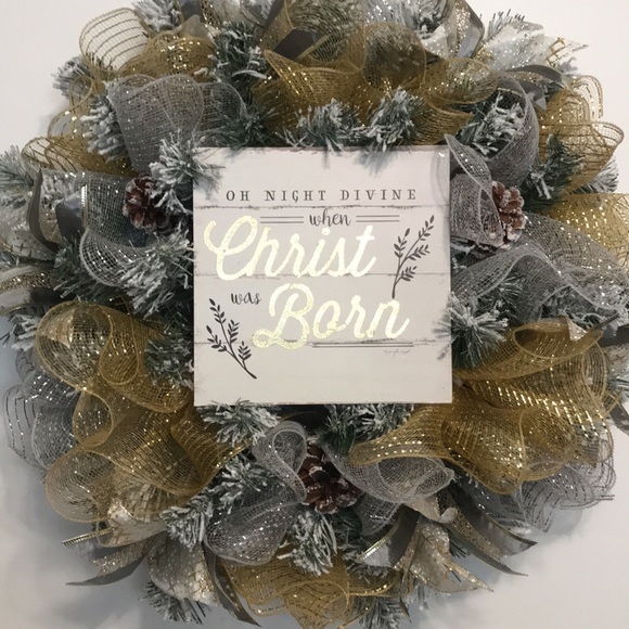 Elegant "Christ was Born" Christmas Wreath - Picture 1 of 6